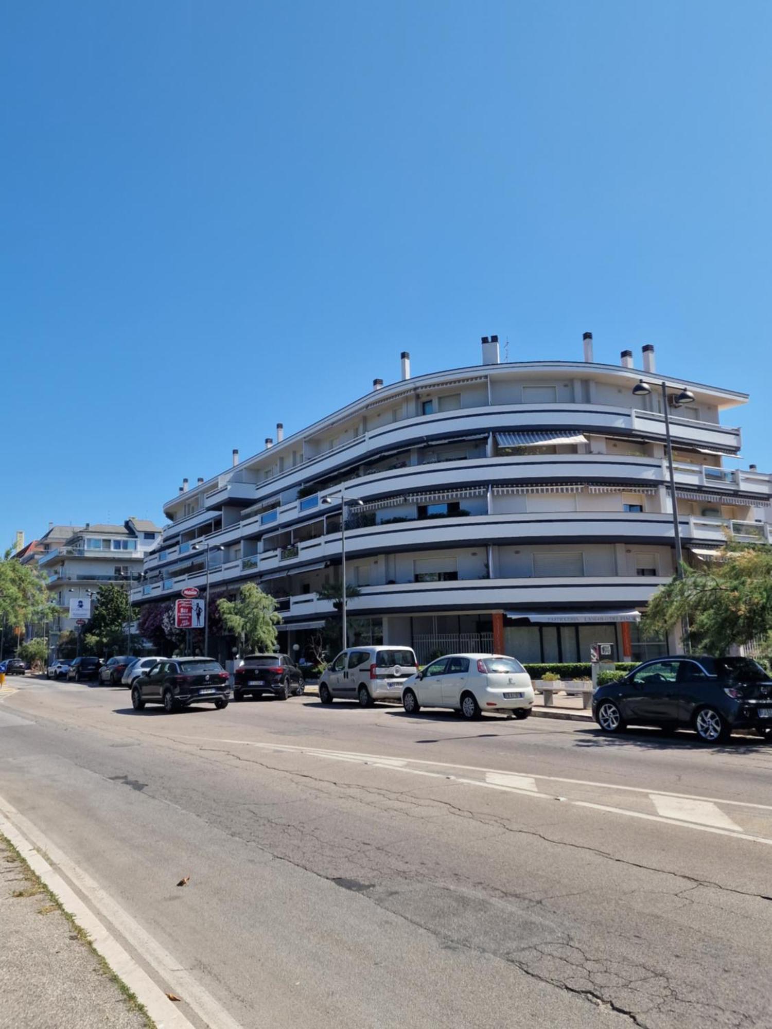 Tramonti Apartments Pescara Esterno foto